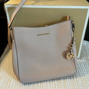 Michael Kors Soft Pink Jet Set Crossbody I don’t think I ever used it but no tag